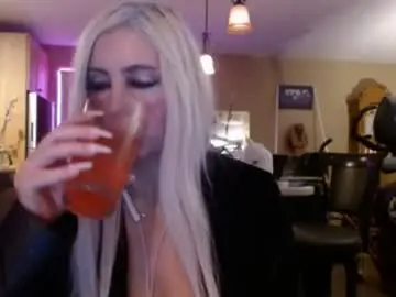 Danikawhite69  live sex cam