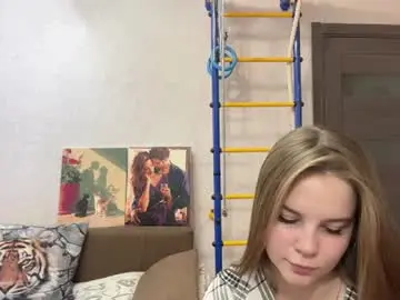 Ieshacaddy  live sex cam