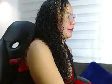 Katiuska_xxx  live sex cam