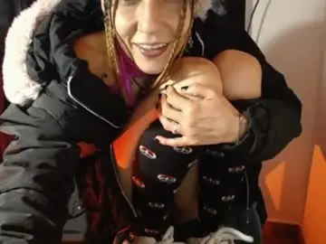 Hannaqueen23  live sex cam