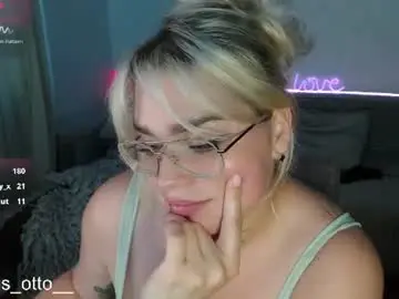 Mrs_kitty69  live sex cam
