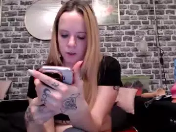 Xhotmilf87x  live sex cam