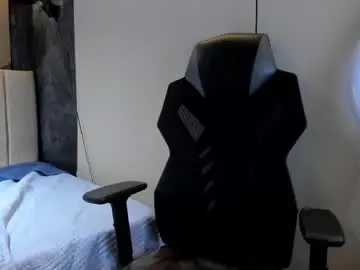 Izzywilliamss  live sex cam