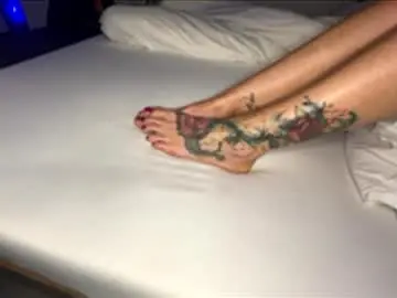 Sunleonfeet  live sex cam