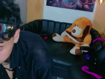 Lunabustygirl  live sex cam