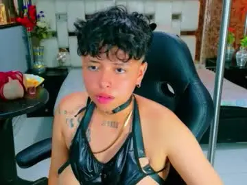 Lunabustygirl  live sex cam