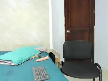 Sarah__19  live sex cam