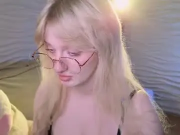 Snowflakeskitty  live sex cam
