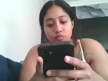 Elegentaura  live sex cam