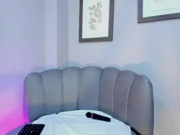 Roxanna_moore2  live sex cam