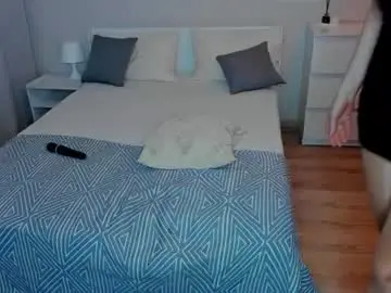 Wifealone_x  live sex cam