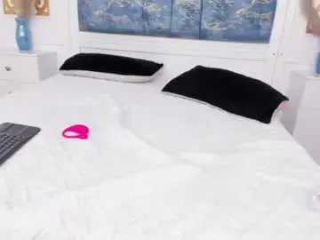 Alessiamoonroe  live sex cam