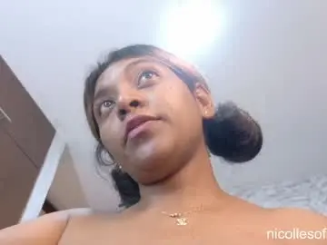 Nicolle4  live sex cam
