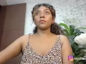Nicolle4  live sex cam