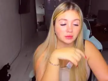 Sarahmils  live sex cam