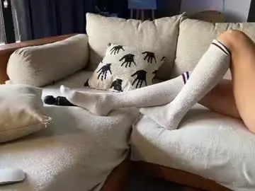 Battyredhair  live sex cam
