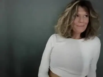 Haileys123  live sex cam
