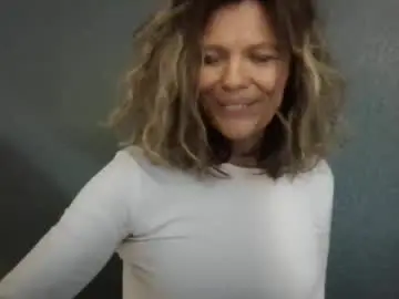 Haileys123  live sex cam