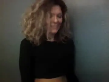 Haileys123  live sex cam