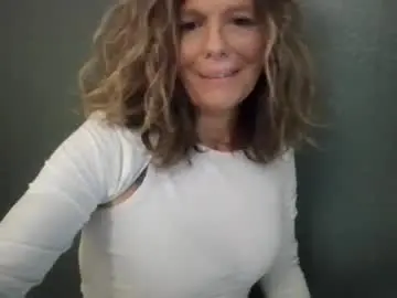 Haileys123  live sex cam