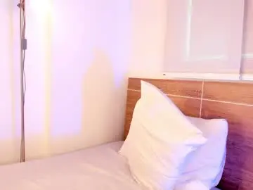 Miadanielss  live sex cam
