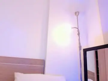 Miadanielss  live sex cam