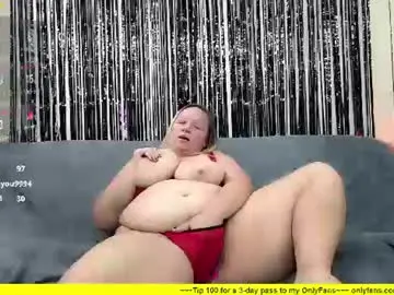 Rileylogan  live sex cam
