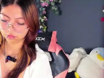 Kira_exxe  live sex cam