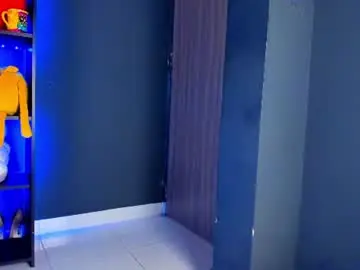 Kira_exxe  live sex cam