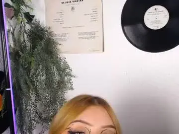 Maylinskye  live sex cam