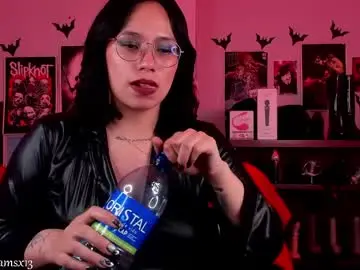 Lilith_deveraux_  live sex cam