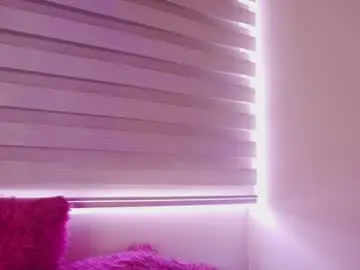 Tinny_kat  live sex cam