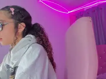 Kiara_lovelyy  live sex cam