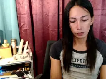Pinay_lucy  live sex cam