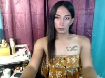 Pinay_lucy  live sex cam