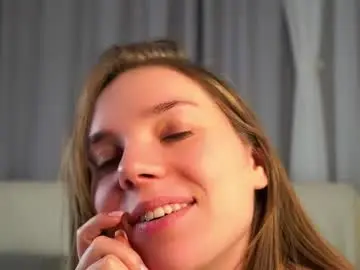 Roxannastoo  live sex cam