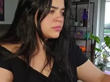 Lucialatinagomez  live sex cam
