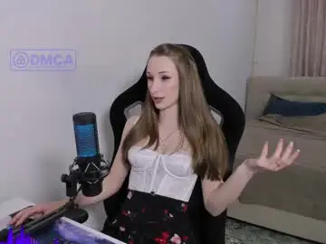 Skyqueeni  live sex cam