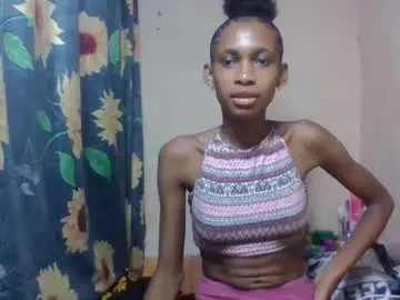 Littleyanah  live sex cam