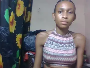 Littleyanah  live sex cam