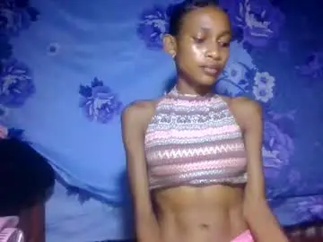 Littleyanah  live sex cam