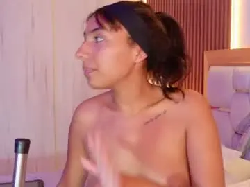 Mia_vy  live sex cam