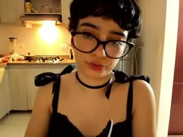 Petitee_lunna  live sex cam