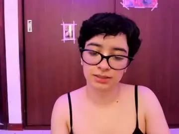 Petitee_lunna  live sex cam