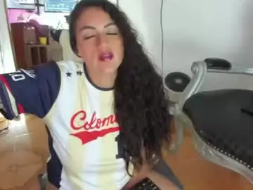 Hela_wet  live sex cam