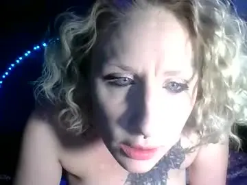 Julieannbish  live sex cam