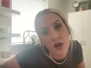 Torileigh25  live sex cam
