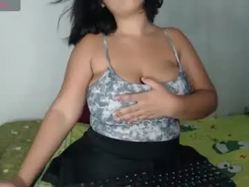 Zharo_o  live sex cam