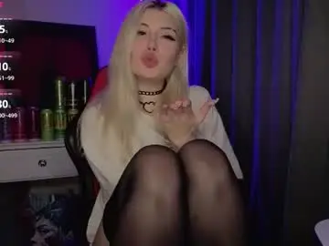 Lilhornyprincess  live sex cam