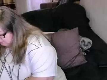 Tviks  live sex cam